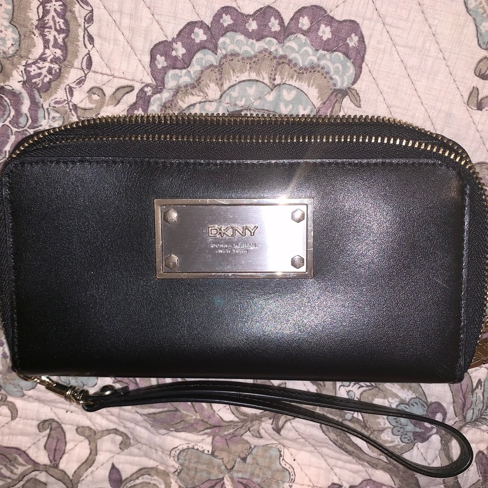 DKNY Wallet Wristlet (Black)